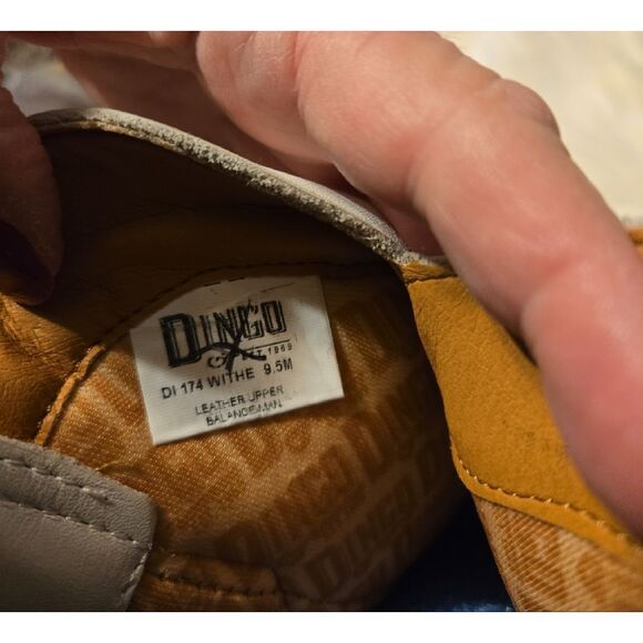 Dingo White Heeled Boots with Red and Black Design - Picture 5 of 11